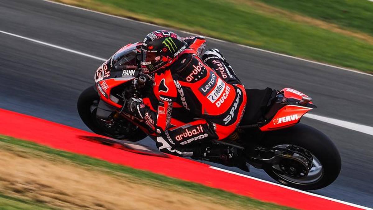 GP Navarra: Redding trionfa in solitaria in Gara 1 davanti a Rea e Razgatlioglu