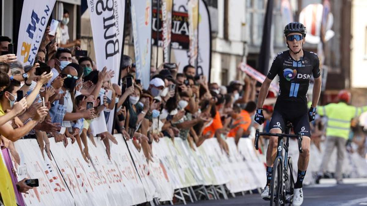 Vuelta, in salita trionfa Bardet. E in Belgio un altro show di Evenepoel