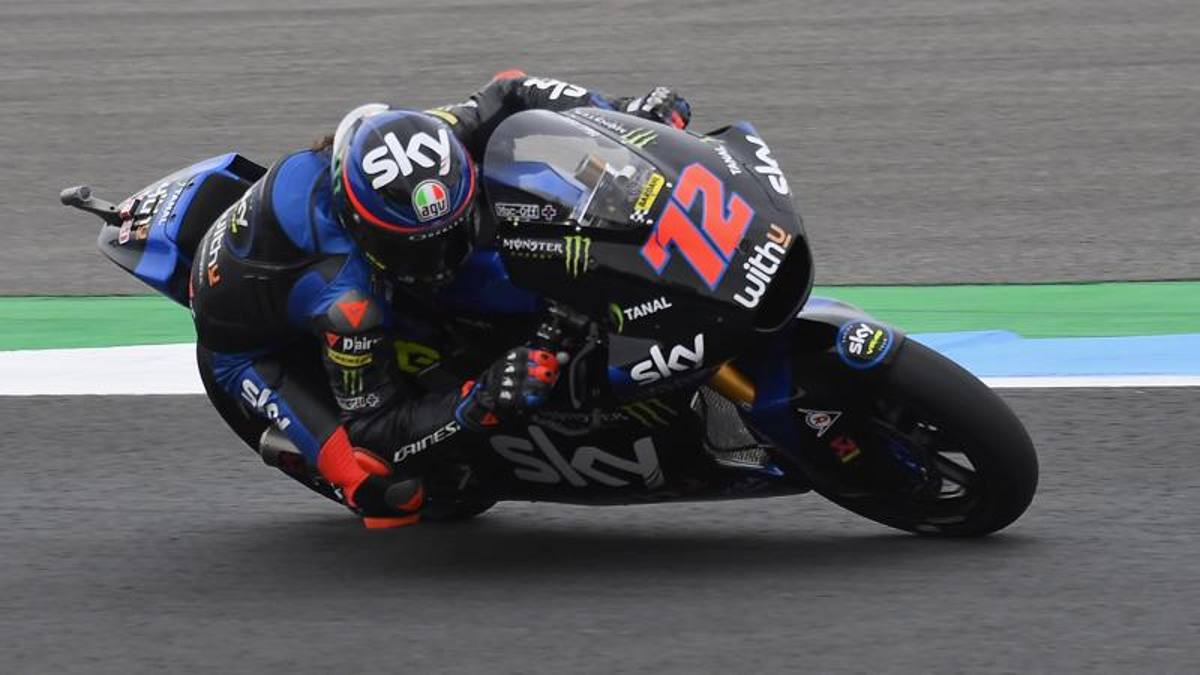 Moto2, pole di Marco Bezzecchi a Silverstone: battuti Navarro e Lowes