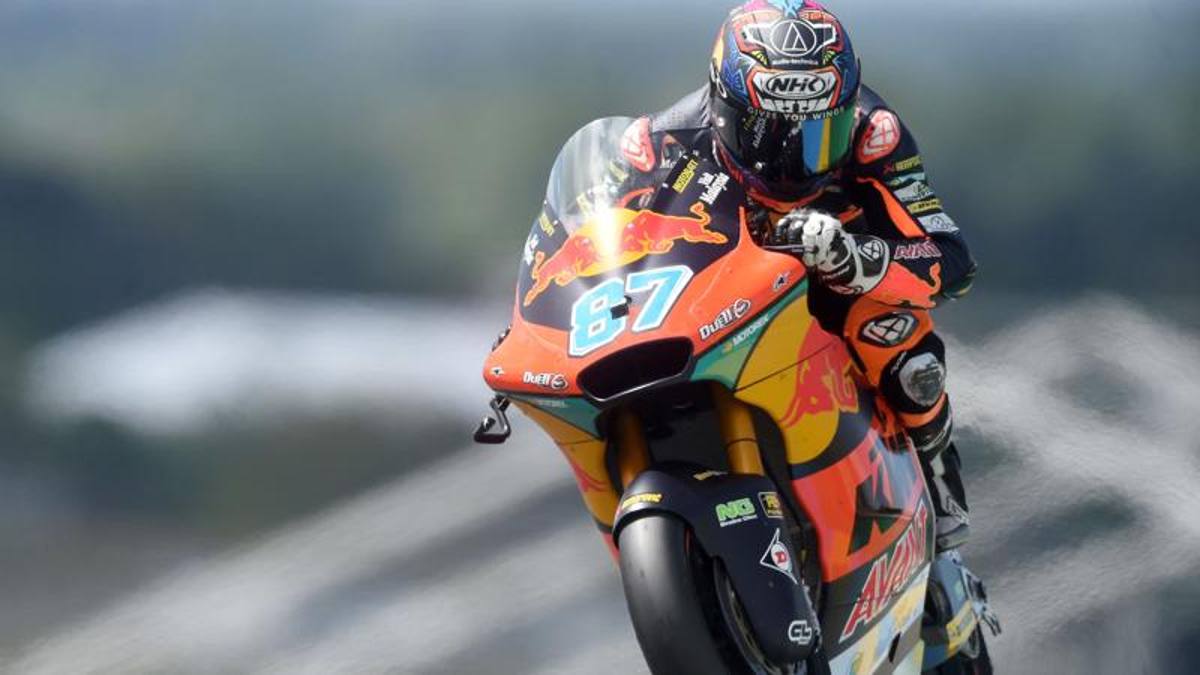 Moto2, GP Gran Bretagna: Gardner beffa Bezzecchi dopo un gran duello