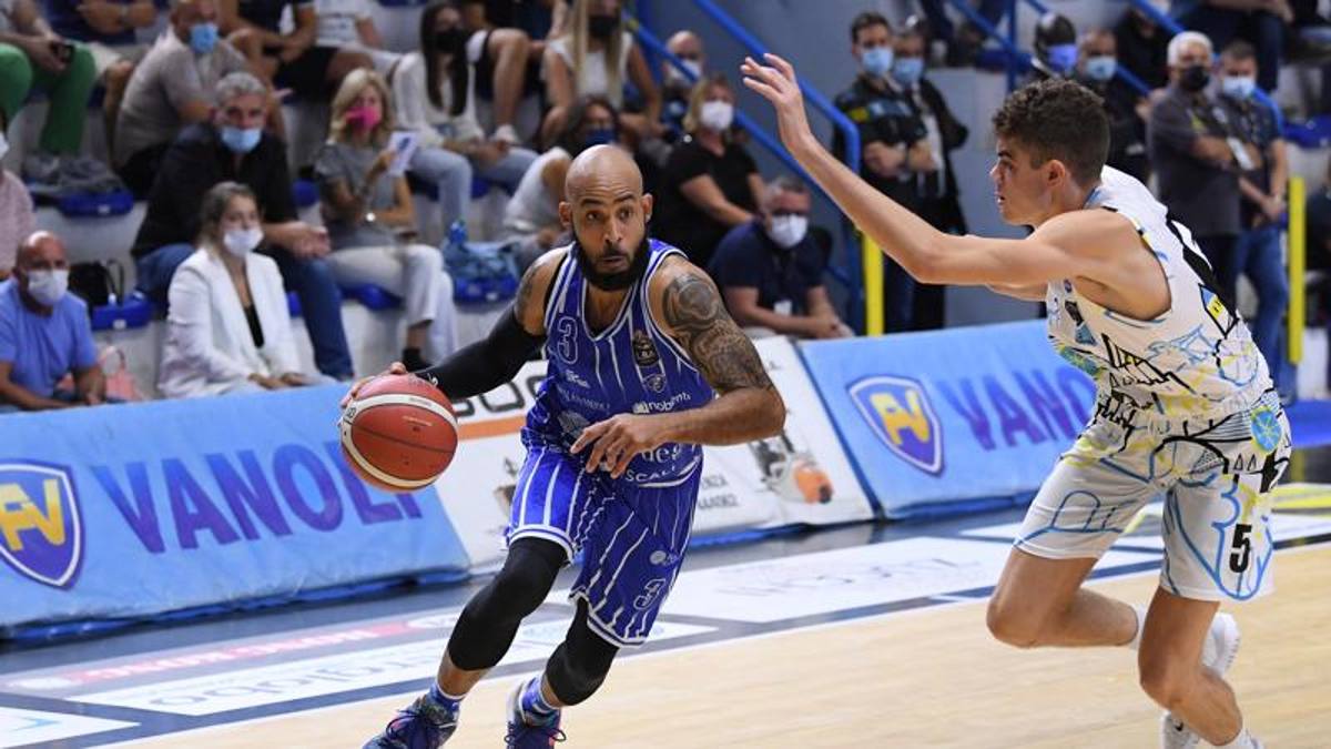 Supercoppa: Sassari alle Final Eight, Trieste in corsa