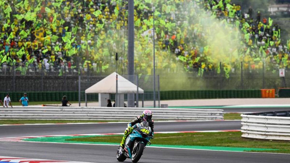 Valentino Rossi si emoziona: “Grazie ai miei tifosi, mi sono commosso”