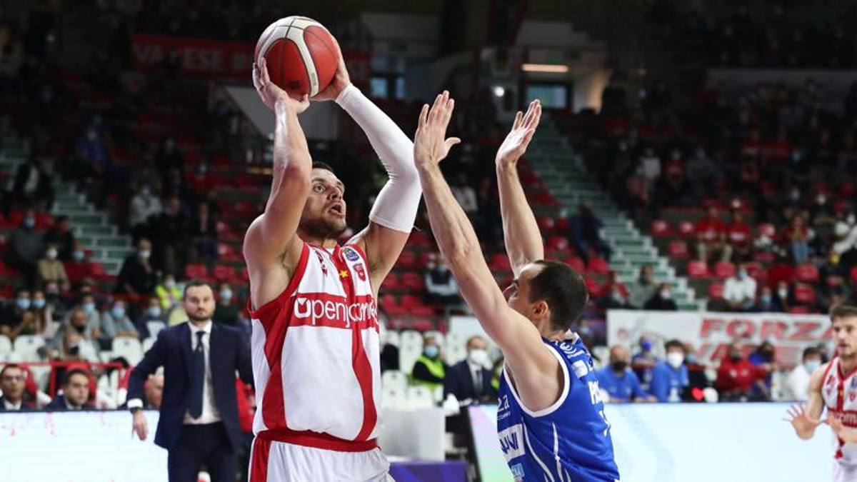 Varese in volata con super Gentile. Trieste esulta all’overtime