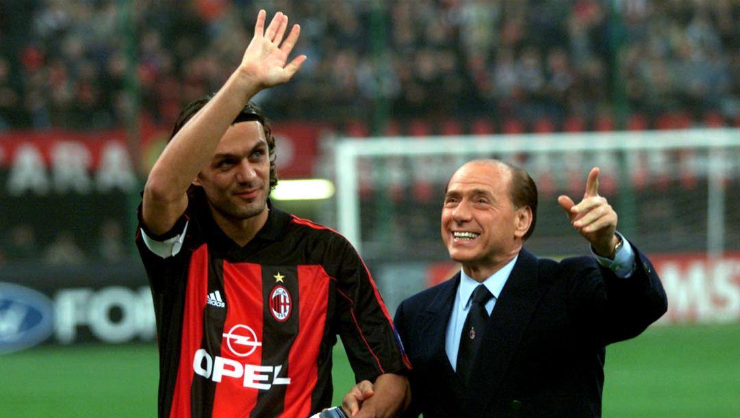 Silvio Berlusconi con Paolo Maldini. Ansa 