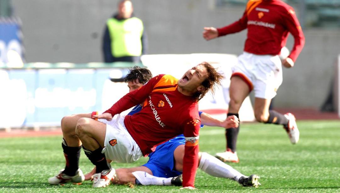 L'infortunio a Totti del febbraio 2006. LaPresse 