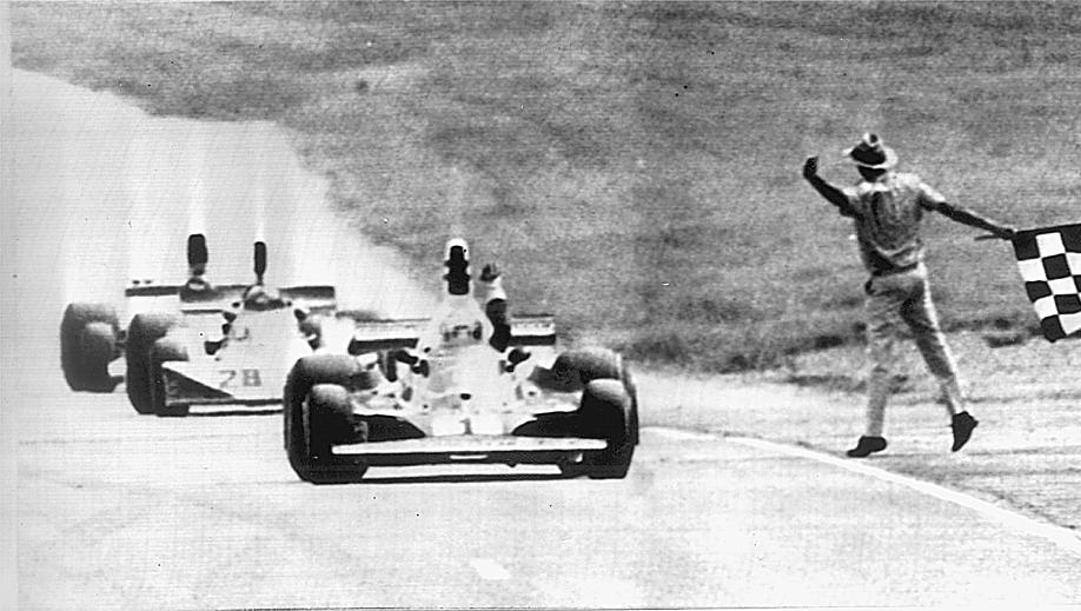 Quando a Kyalami, in Sudafrica, c'era la Formula 1: qui Lauda trionfa sulla Ferrari nel 1976. Ap 