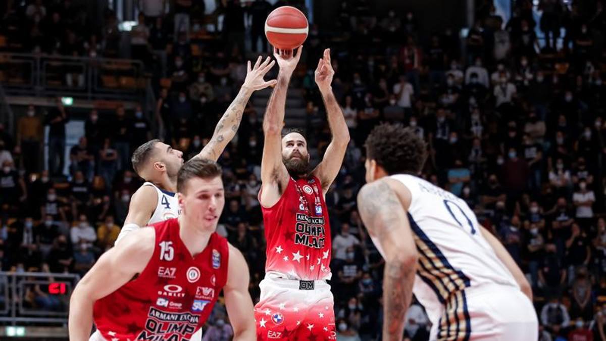 Anticipi Serie A: Milano, notte da capolista solitaria. La Fortitudo si batte ma va k.o.