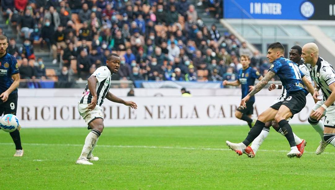 Joaquin Correa segna il primo gol all'Udinese. LaPresse 