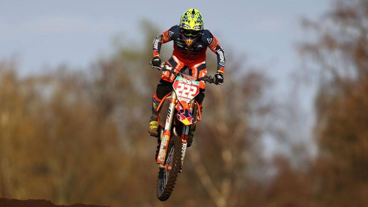 Cairoli minacciato di morte sui social: “Ora basta, non me lo merito“