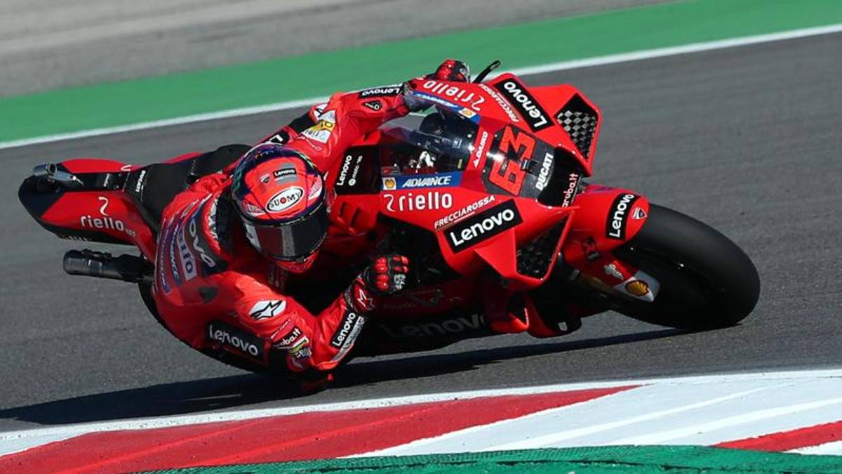 Bagnaia una scheggia nelle FP3, ma Quartararo è incollato