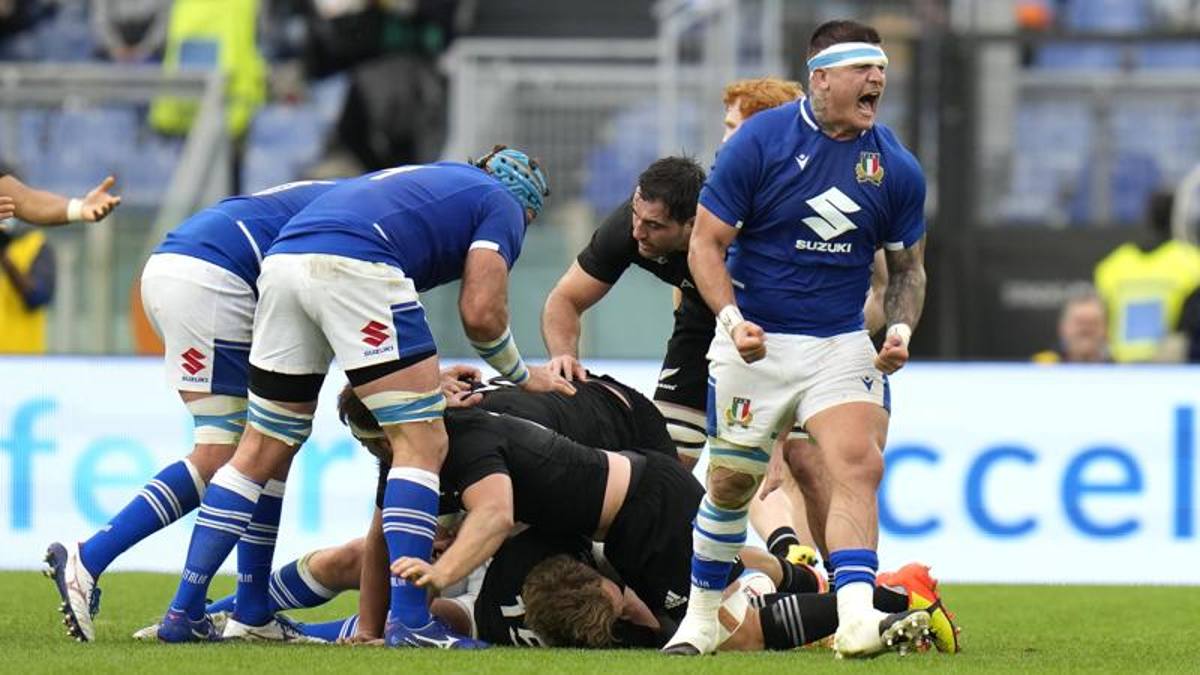 Crowley: “Italia 190 placcaggi, All Blacks 78...“. Lamaro: “Da gestire meglio le energie“