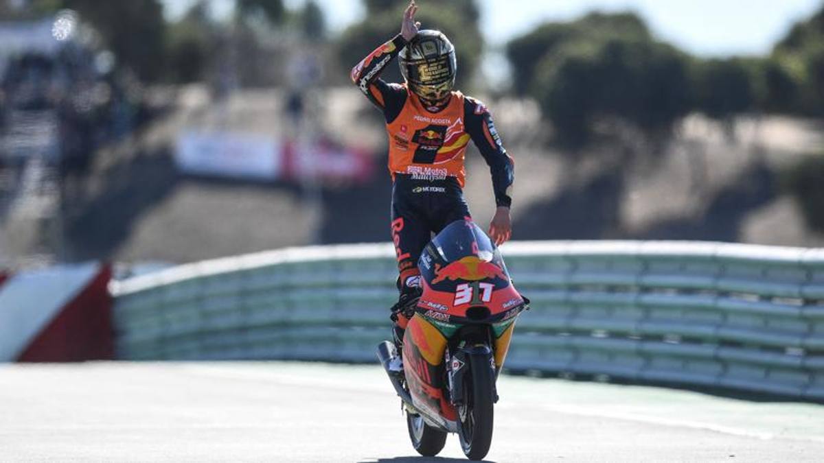 GP Algarve, Acosta vince ed è campione del mondo. Foggia travolto all'ultimo giro
