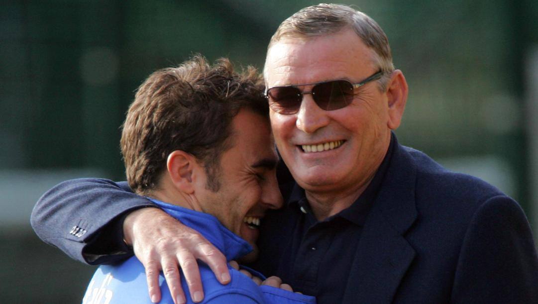 Gigi Riva con Fabio Cannavaro, quando era dirigente azzurro. Ansa 