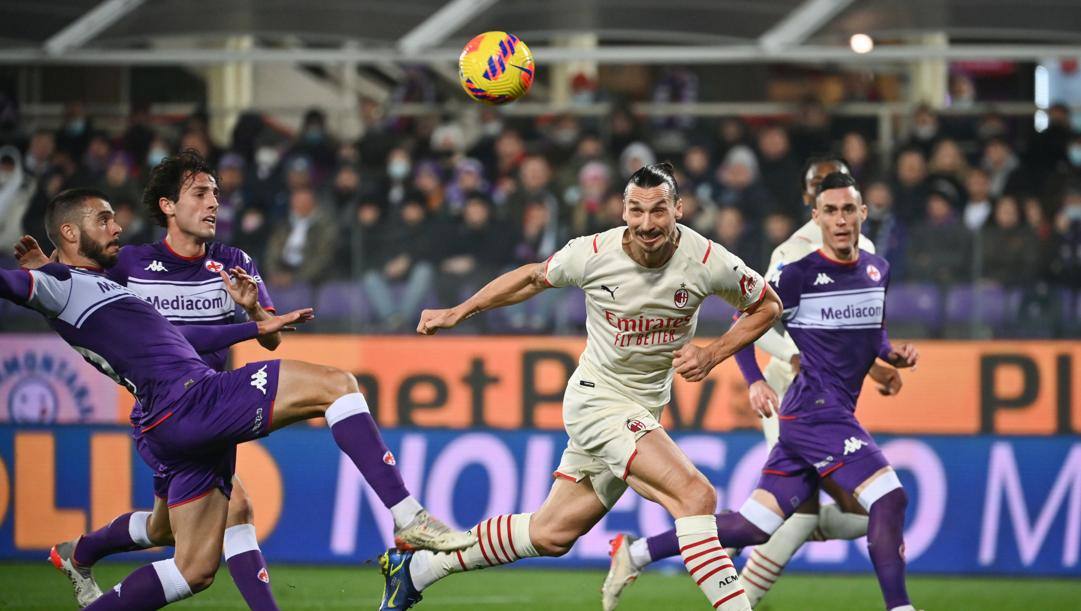 Zlatan Ibrahimovic, 40 anni, in azione contro la Fiorentina LAPRESSE 