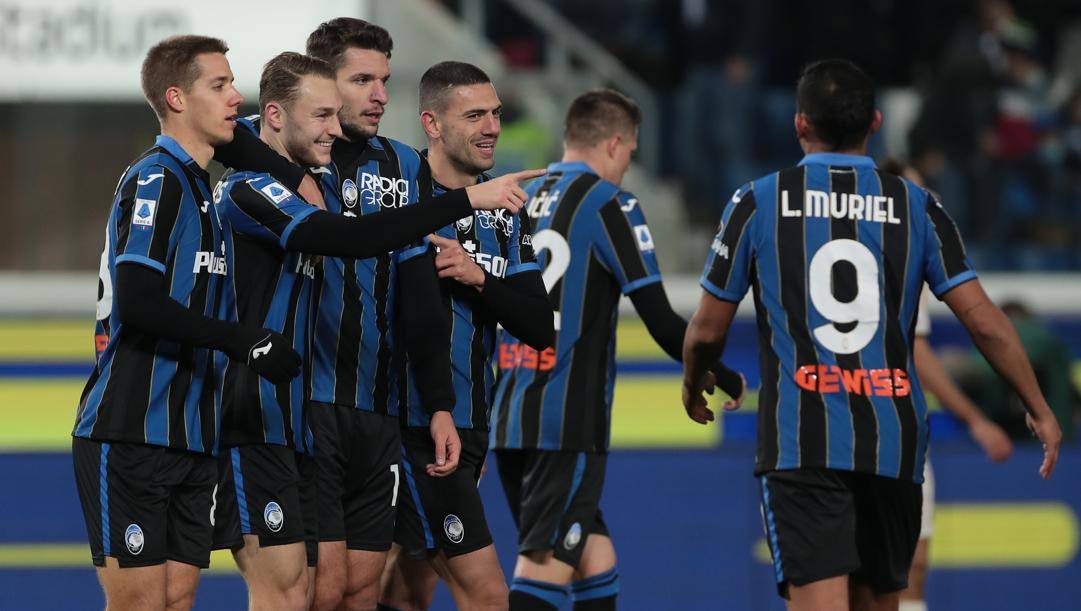 L'Atalanta festeggia il gol di Teun Koopmeiners (il secondo da sinistra), 23 anni allo Venezia, battuto 4-0 GETTY 