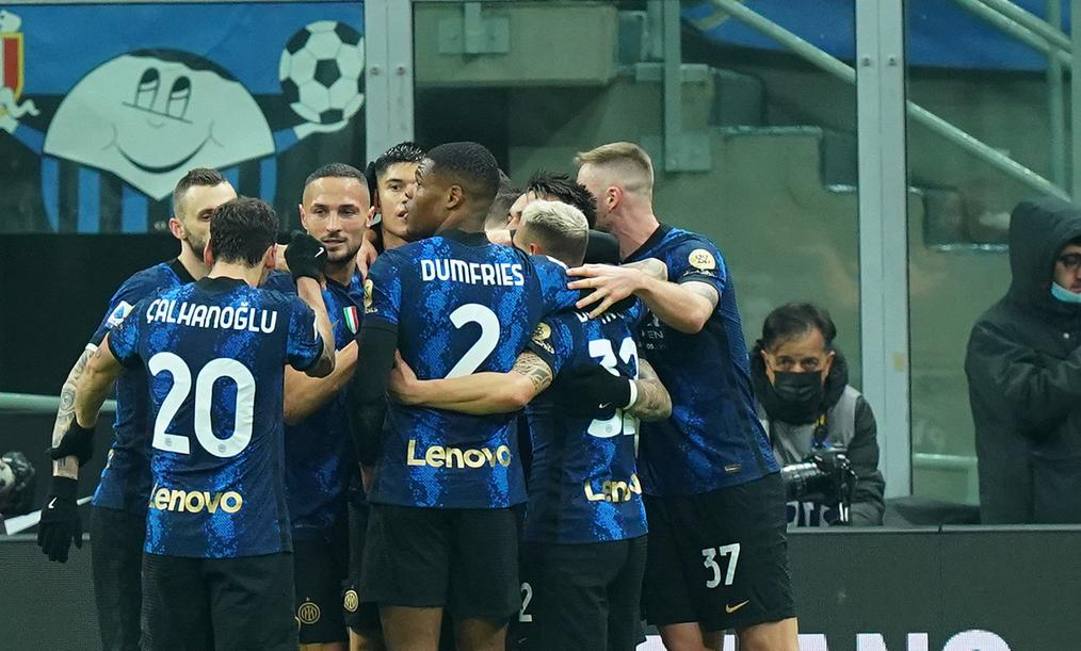 L'esultanza dell'Inter dopo l'1-0 allo Spezia: 2-0 il finale LAPRESSE 