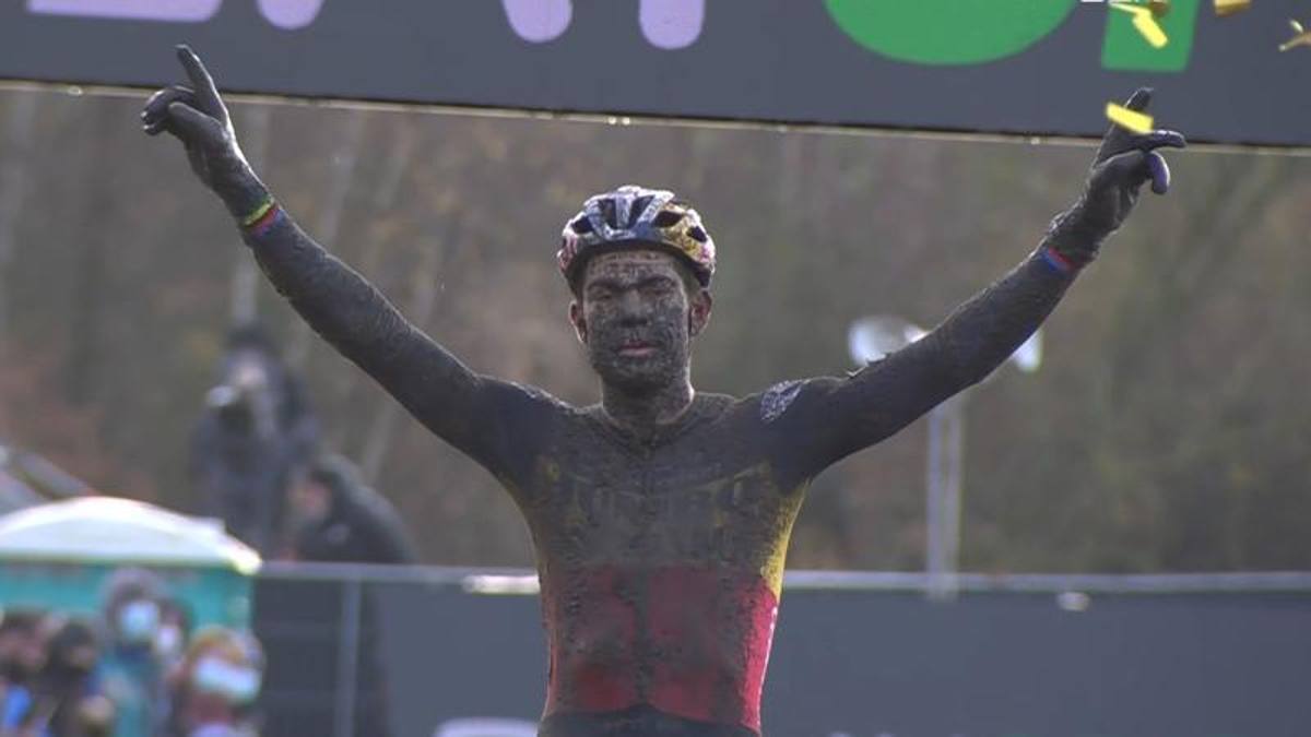 Cross, riecco il fenomeno Van Aert: debutta ed è subito vincente