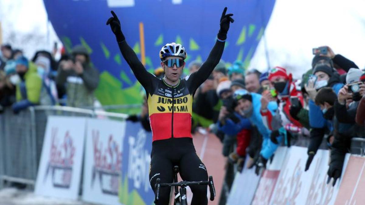 Vermiglio: Super Van Aert si fa una passeggiata sulla neve