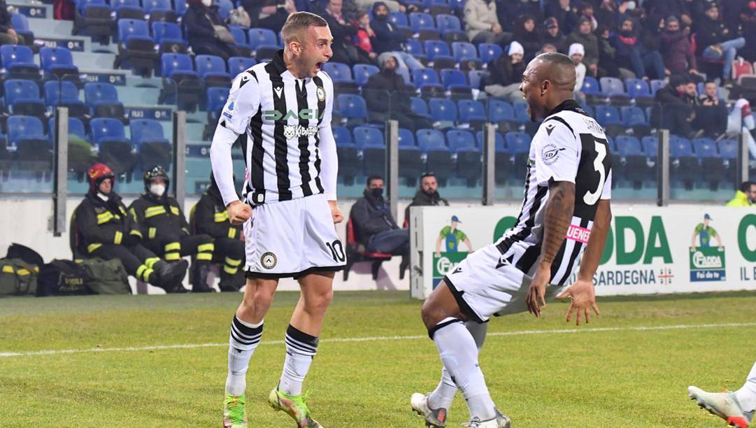L'esultanza di Deulofeu dopo uno dei due gol segnati al Cagliari. Ciamillo 