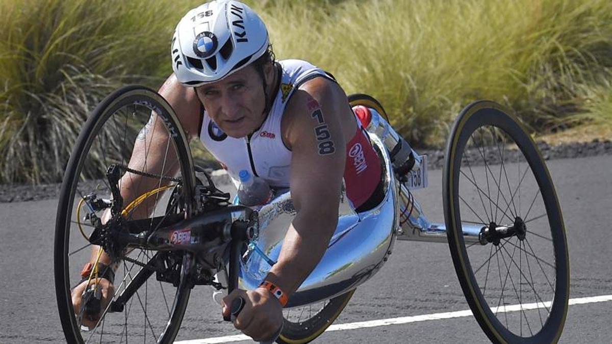 Zanardi, finalmente a casa. La moglie: “È con noi da qualche settimana“