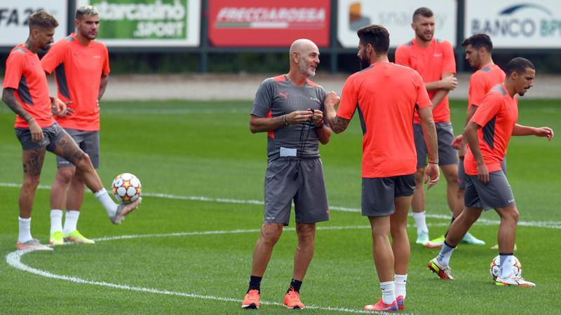 Milan, il telelavoro via zoom con Pioli somiglia a un videogame