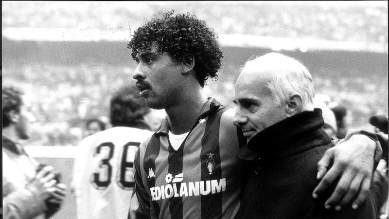 https://images2.gazzettaobjects.it/methode_image/2022/01/04/Calcio/Foto_Calcio_-_Trattate/549a256dbb2d15ad3149d1b415b987ea_800x450.jpg Sacchi: “Puntate sul gioco, non sui singoli. Senza Van Basten ho vinto lo stesso”