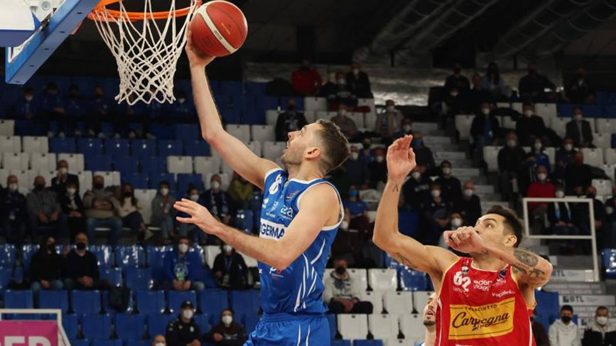 Mitrou-Long e Della Valle: Brescia non si ferma più. Pesaro va k.o.
