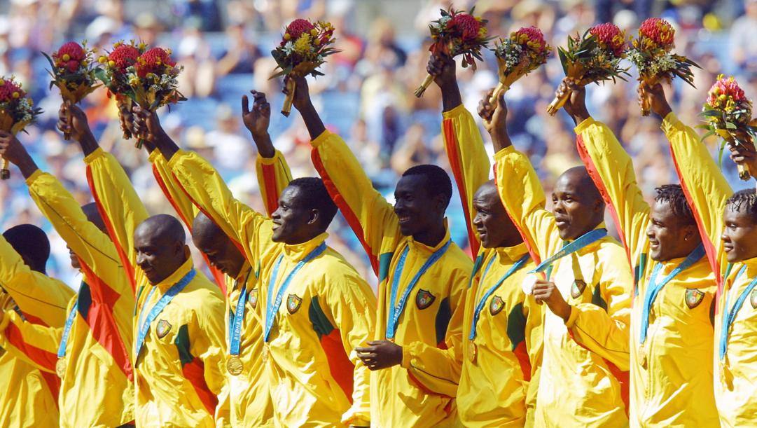 La nazionale del Camerun oro a Sydney 2000. Afp 