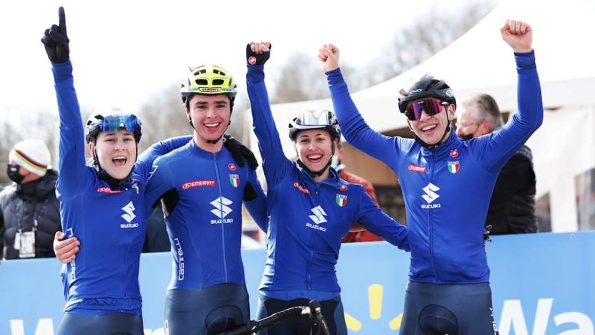 Mondiali ciclocross negli Stati Uniti: l’Italia vince la staffetta