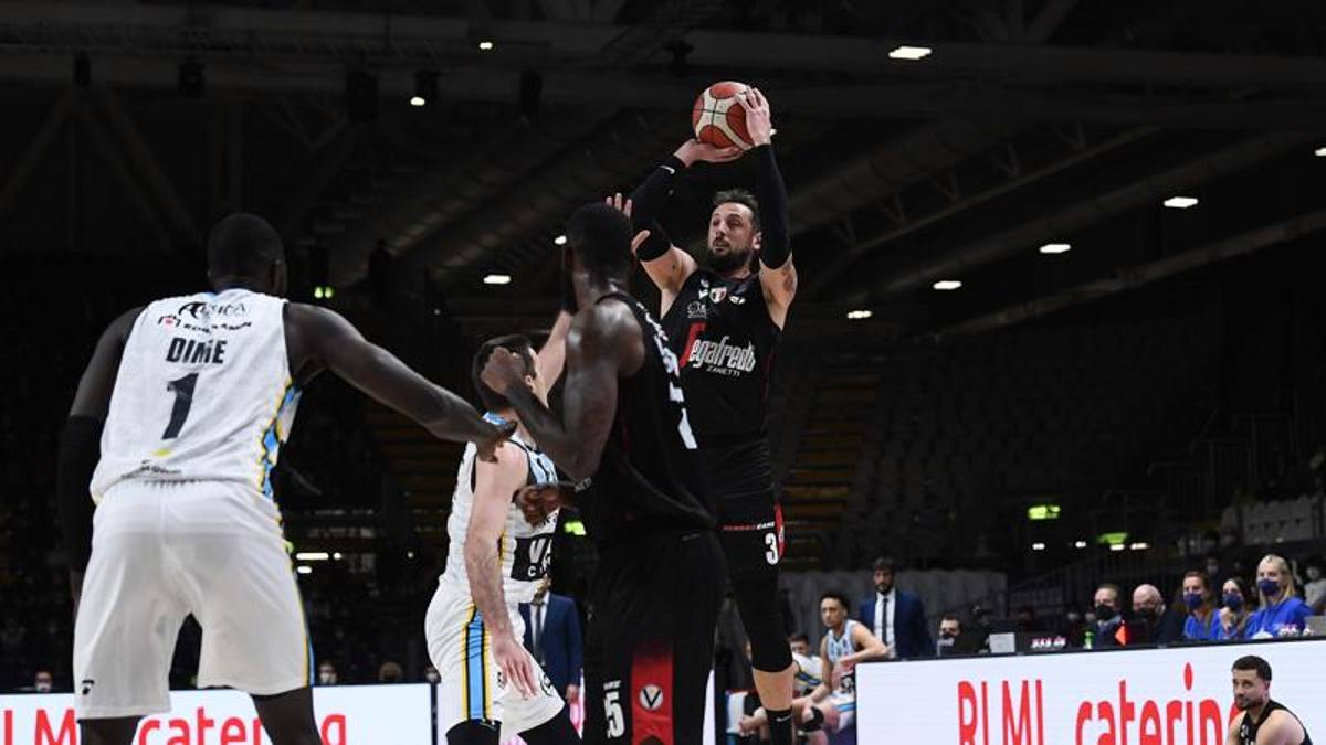 Serie A: Virtus ok, prima da sola per una notte. Cremona cede nel finale