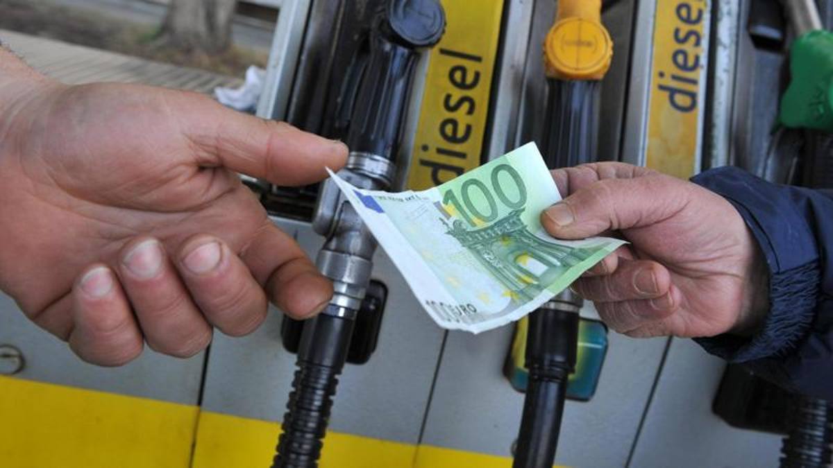Carburanti auto: volano i prezzi di benzina, diesel, Gpl y metano Carburanti auto: volano i prezzi di benzina, diesel, Gpl y metano