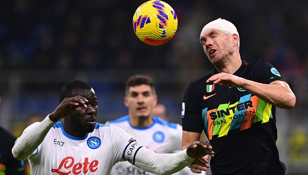 Koulibaly contro Dzeko in Inter-Napoli. Getty 