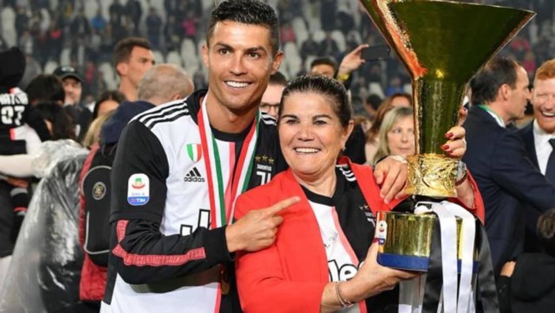 Cristiano Ronaldo con mamma Maria Dolores 