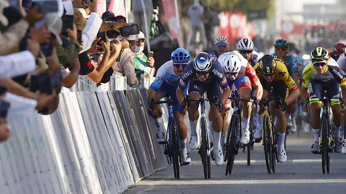 Uae Tour, a Philipsen la prima tappa. Terzo posto per Viviani