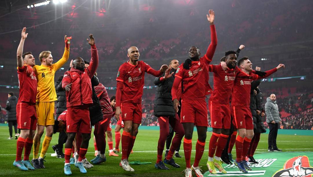 L'esultanza dei Reds del Liverpool dopo il trionfo ai rigori in Carabao Cup. Getty 