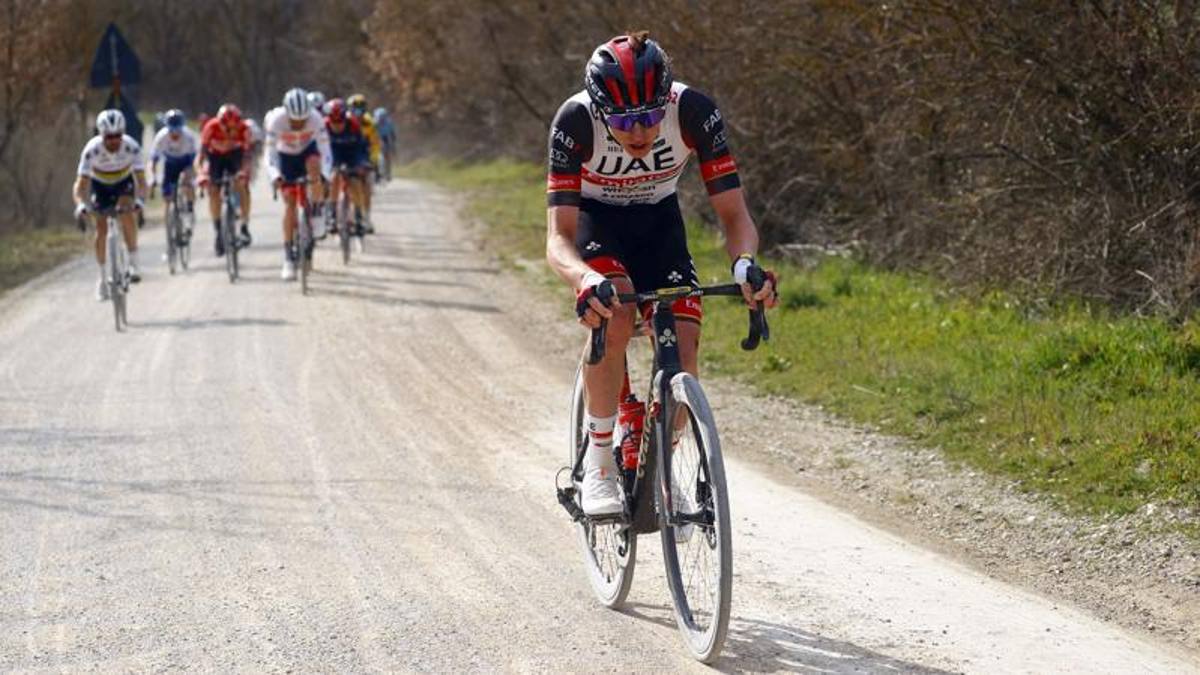 Strade Bianche, fenomeno Pogacar: 51 km di fuga e trionfo a Siena