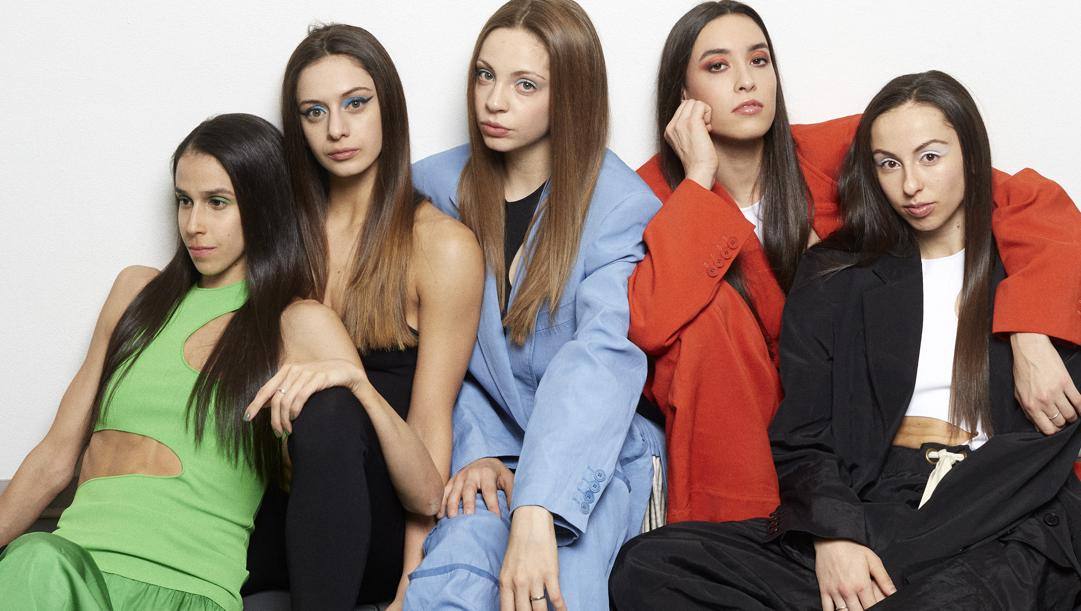 Da sinistra Martina Centofanti (23 anni), Agnese Duranti (21), Martina Santandrea (22), Alessia Maurelli (25) e Daniela Mogurean (20). Foto Mattia Zoppellaro &ndash; Moda Stella McCartney 