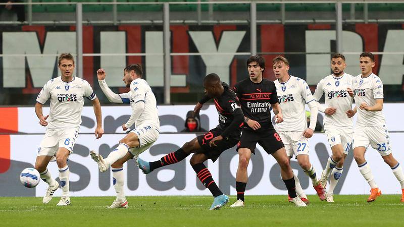 Milan-Empoli 1-0, Kalulu segna il gol vittoria. Inter a -5