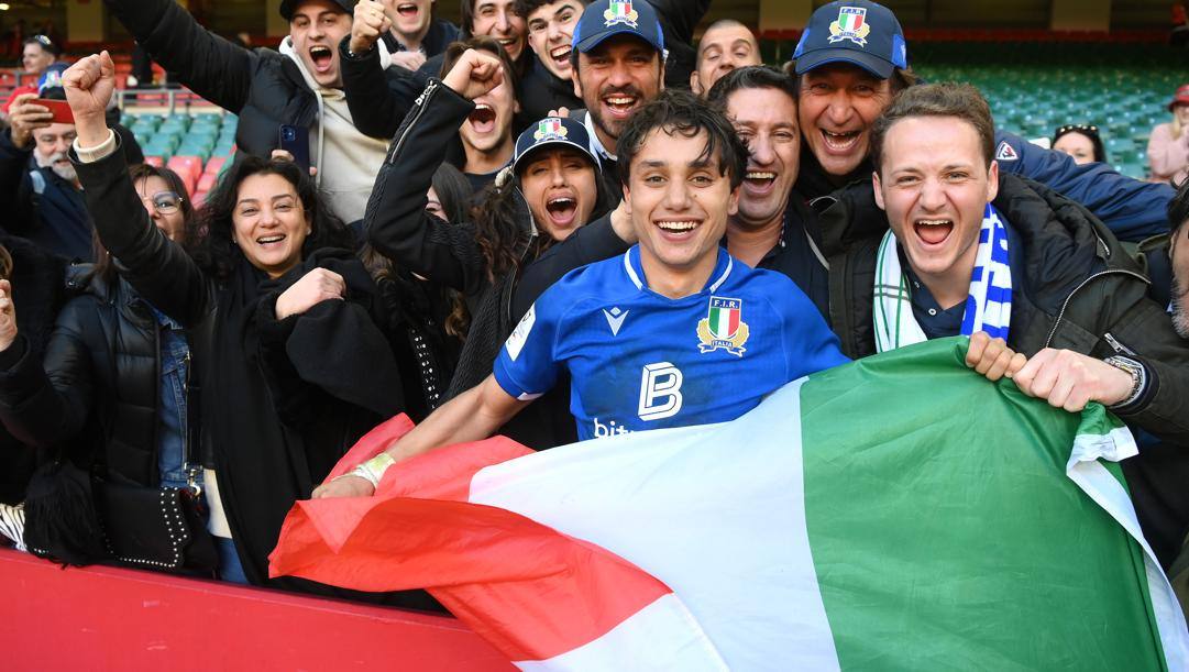 Ange Capuozzo con famiglia e amici a Cardiff. Getty 