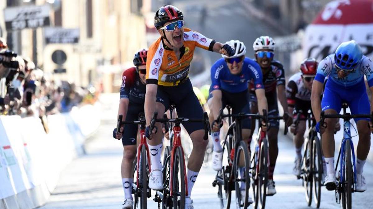 Coppi e Bartali, Hayter fa sorridere Ineos. Secondo Sobrero
