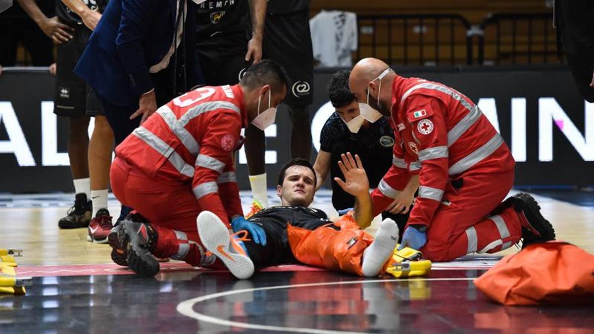Pecchia vittima degli adesivi killer: salta il legamento, stagione finita