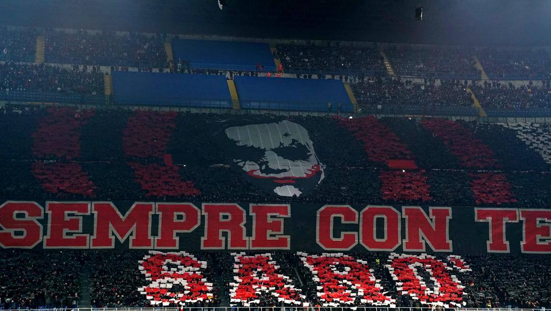 La curva Sud rossonera a San Siro. LaPresse 