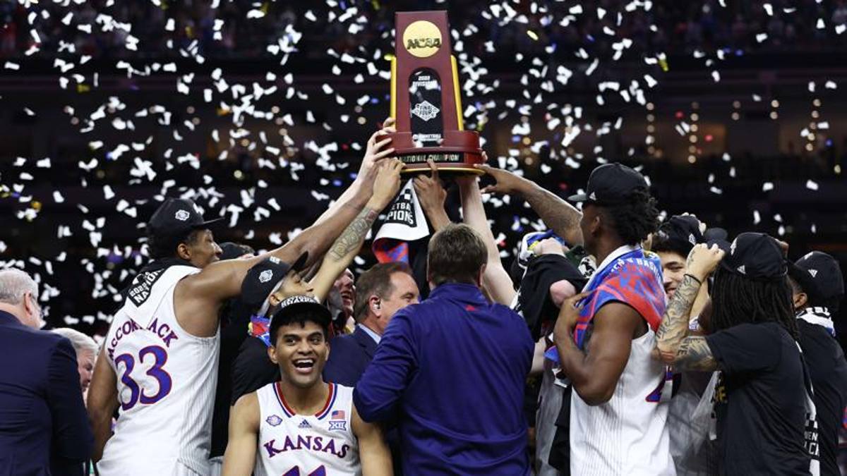 Ncaa, il trionfo dopo la rimonta: Kansas in festa