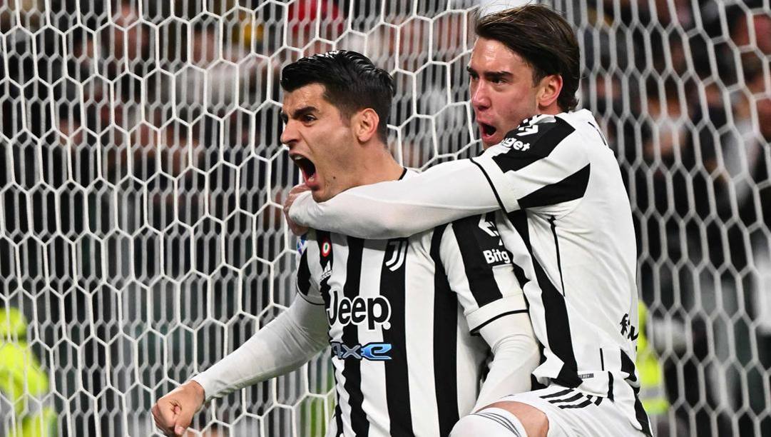 Alvaro Morata con Dusan Vlahovic. Afp 