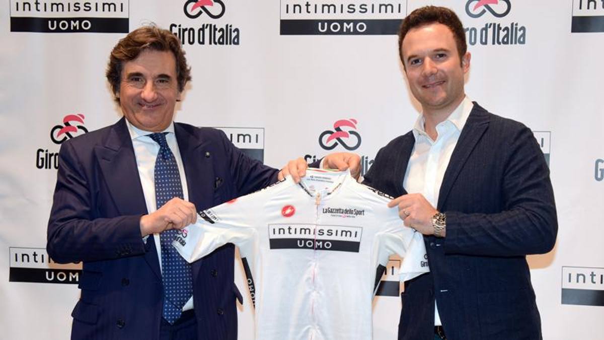 Giro, è ancora maglia bianca Intimissimi Uomo. Cairo: “I giovani sono fondamentali“