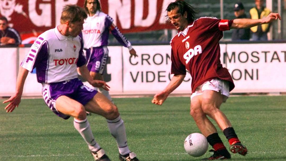 A destra Gigi Lentini con la maglia del Torino. Ap 