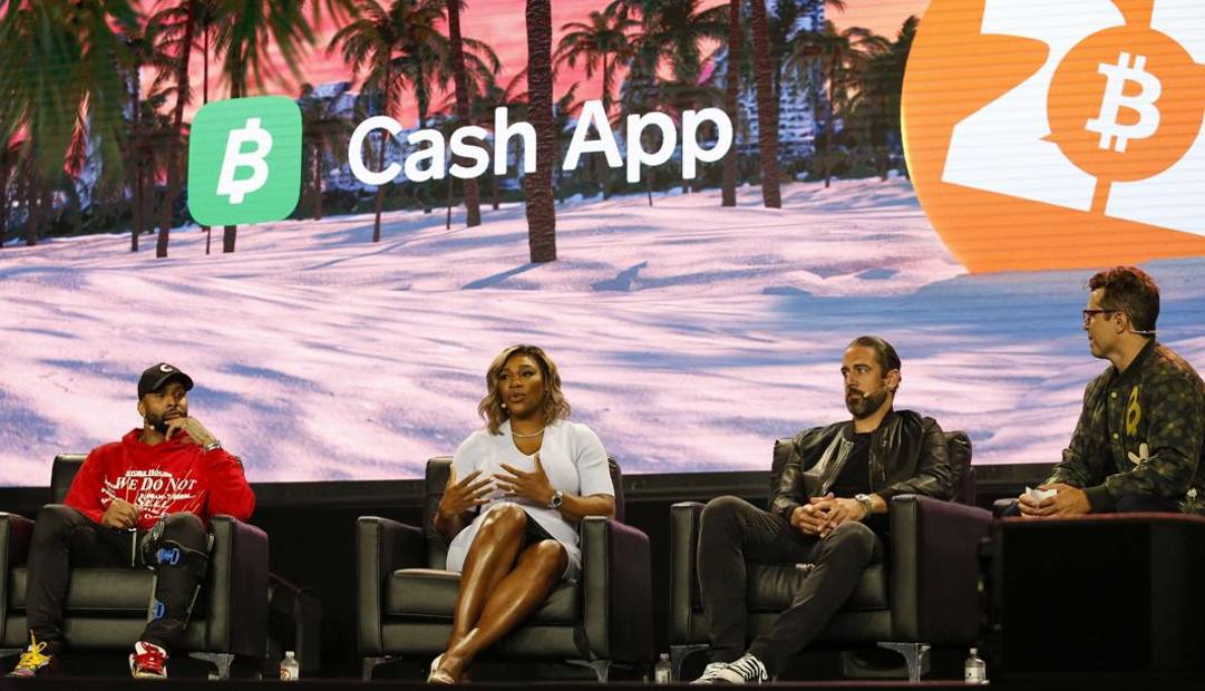 Odell Beckham Jr,  Serena Williams e Aaron Rodgers al congresso sui Bitcoin dei giorni scorsi a Miami. Afp 