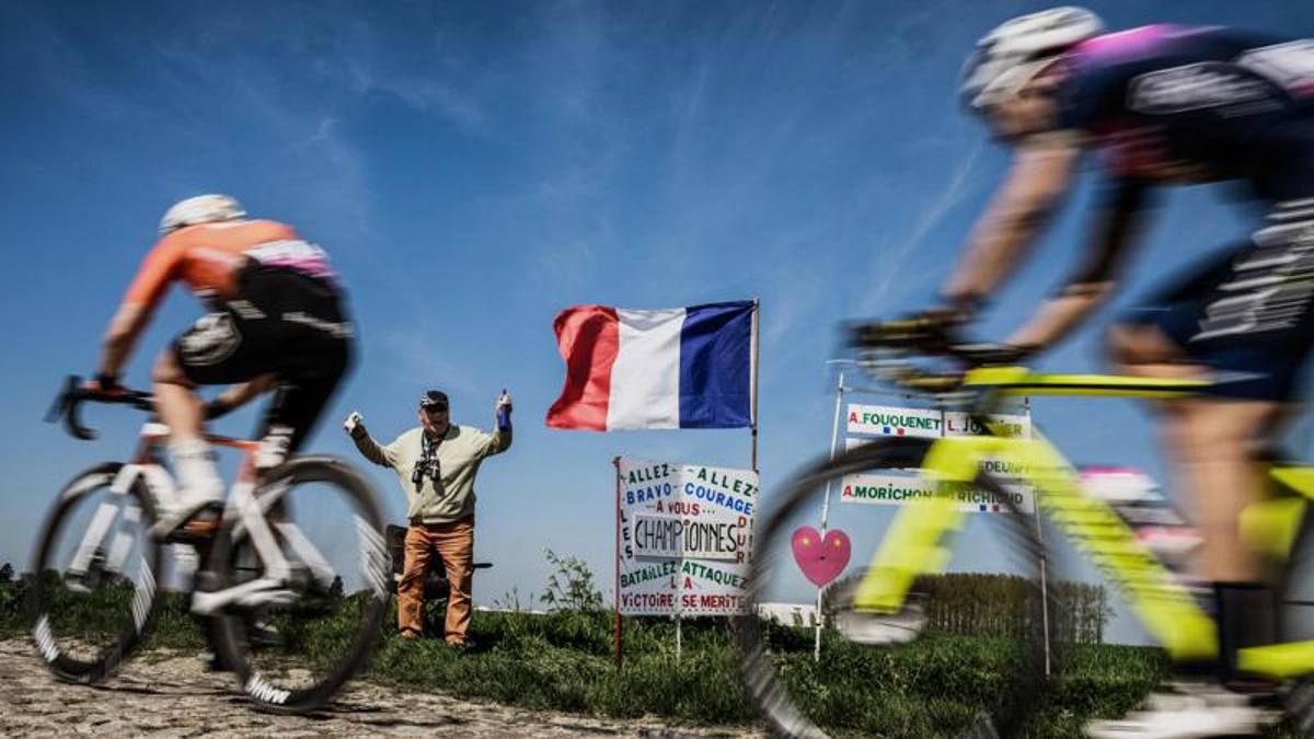 Paris-Roubaix, LIVE: follow the live: Ineos di Ganna in command