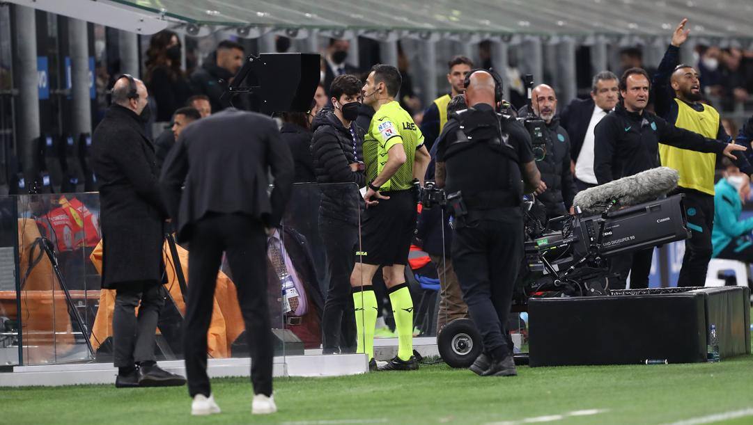 Mariani rivede al video il gol di Bennacer. Getty Images 