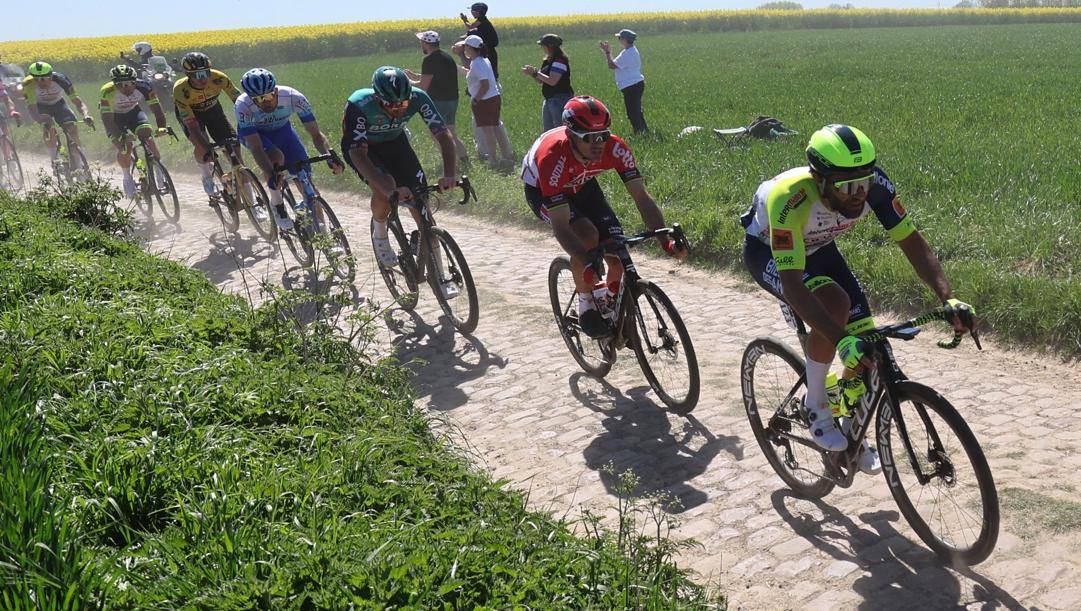 A destra Andrea Pasqualon, miglior italiano (19°) alla Roubaix . BETTINI 